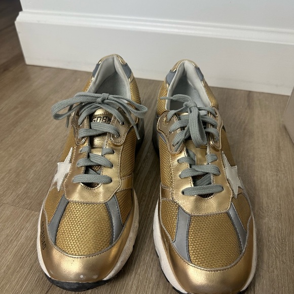 Golden Goose Running Dad Star Laminated Gold NIB Sz 40 $600 - Picture 4 of 9